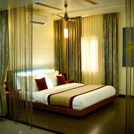 Hotel Fortune Palace Jāmnagar Екстериор снимка