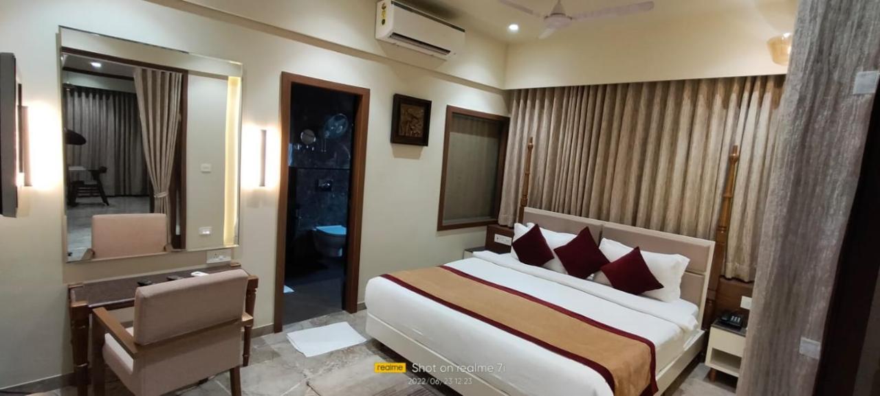 Hotel Fortune Palace Jāmnagar Екстериор снимка