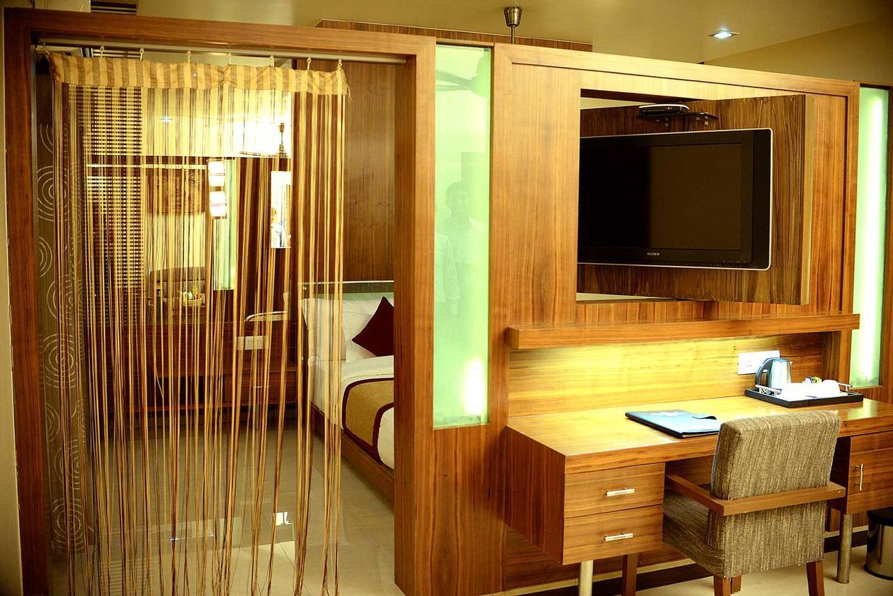 Hotel Fortune Palace Jāmnagar Екстериор снимка