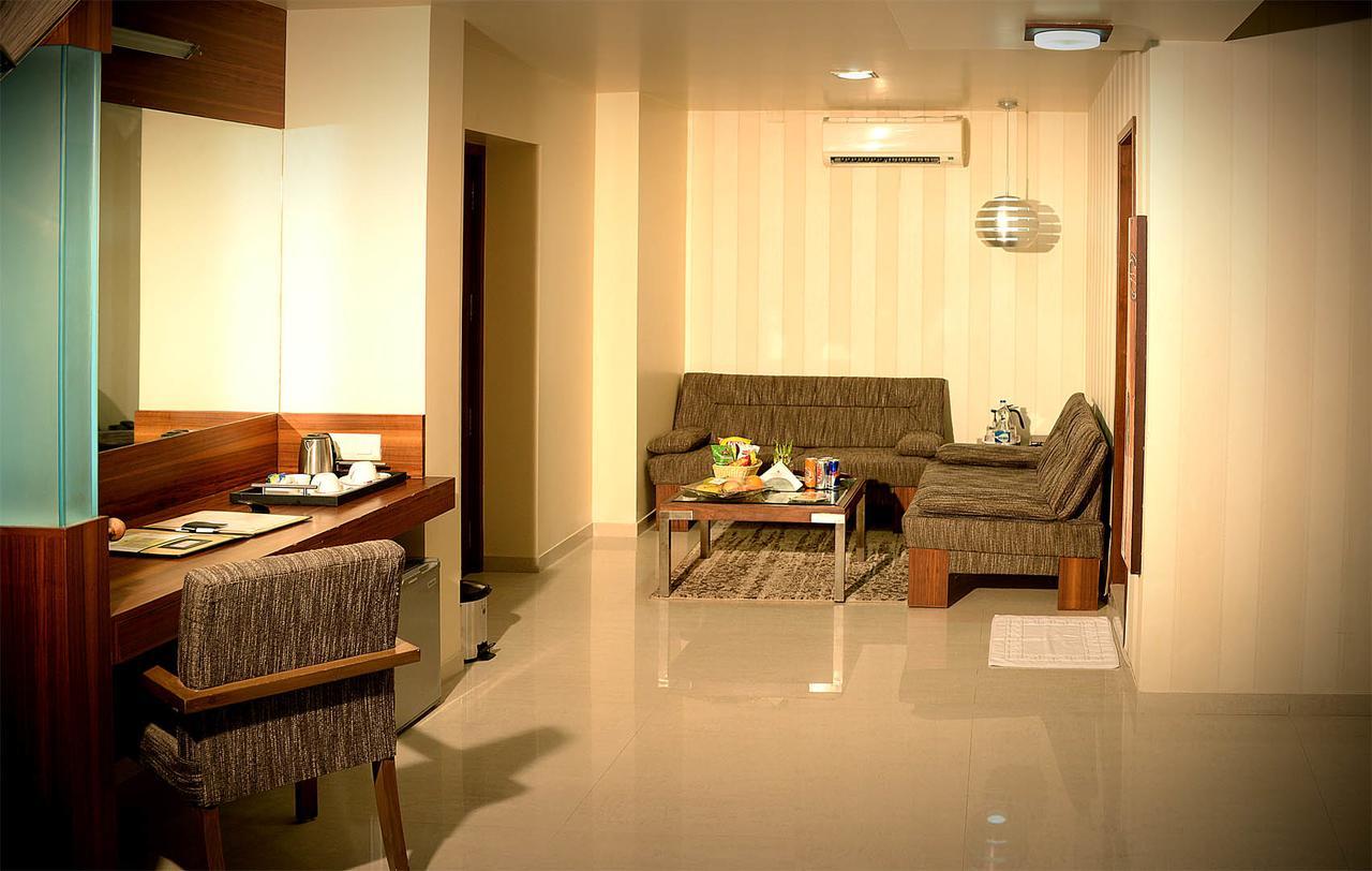 Hotel Fortune Palace Jāmnagar Екстериор снимка